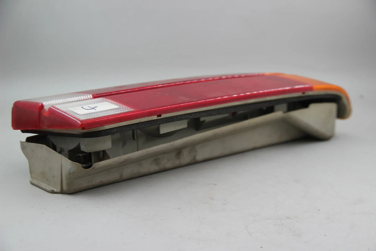 Original BMW E30 318i 320i 323i 325i M3 Heckleuchte rechts 63211370682