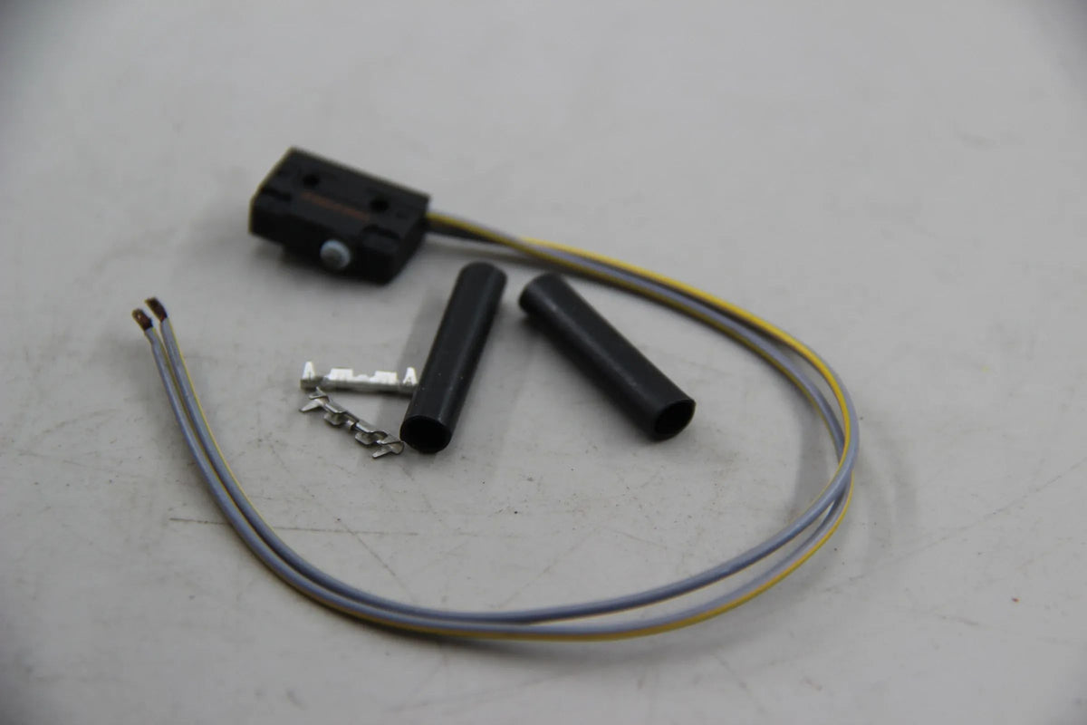 Original BMW E46 316i-330i M3 E39 Mikroschalter Taster Heckklappe 51138185792