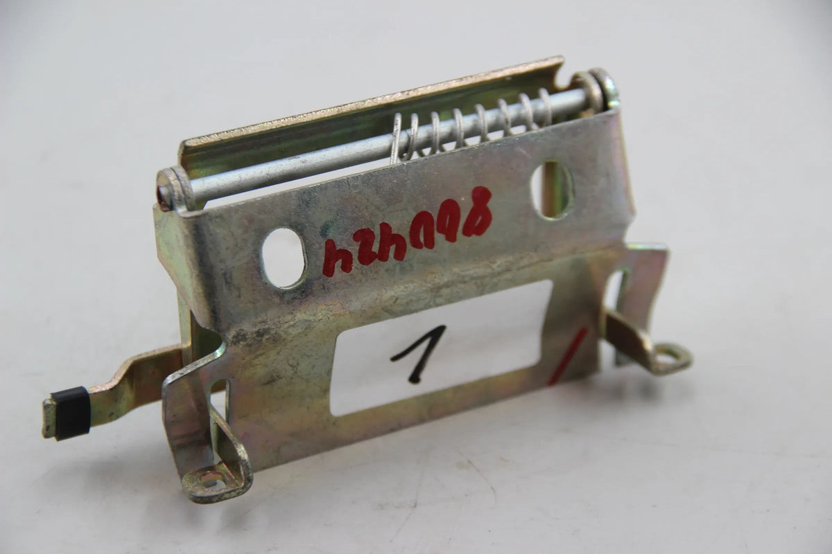Original BMW E3 2.8L 2500 2800 Grundplatte Klappgriff vorn rechts 51211800424