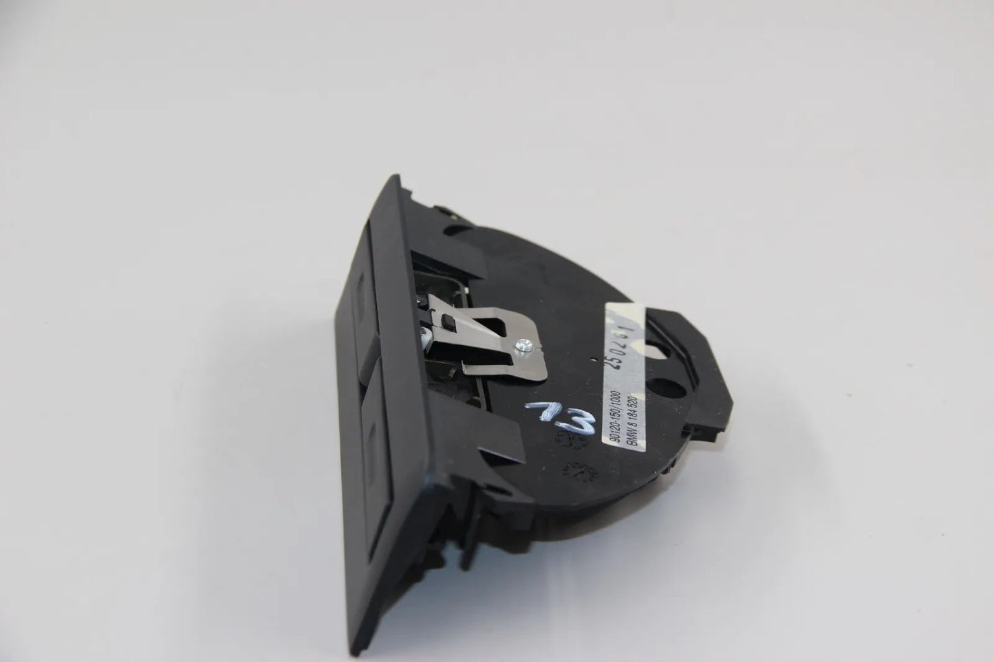 Original BMW E39 Limo/Touring  Getränkehalter hinten schwarz NOS  51168184520