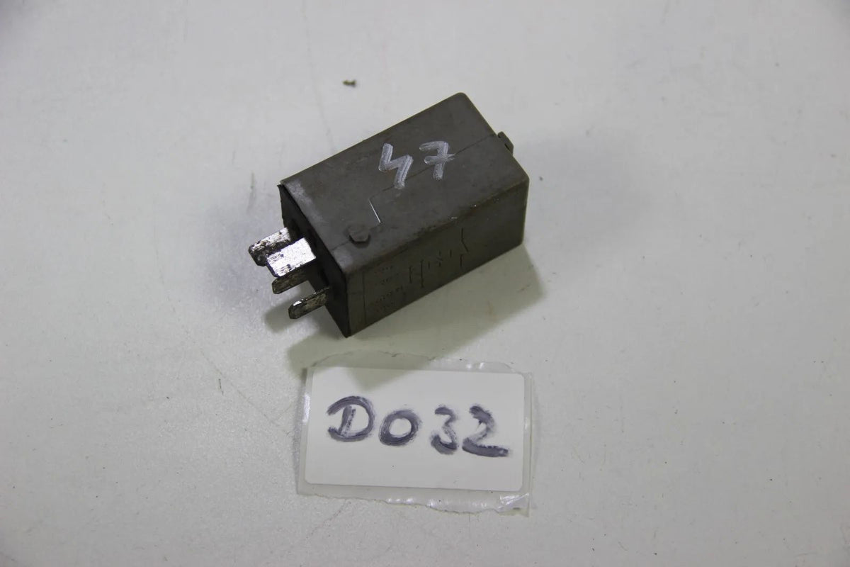 Original Bosch E32 E31 E34 Relais Niveauregulierung 0332512151 Oldtimer