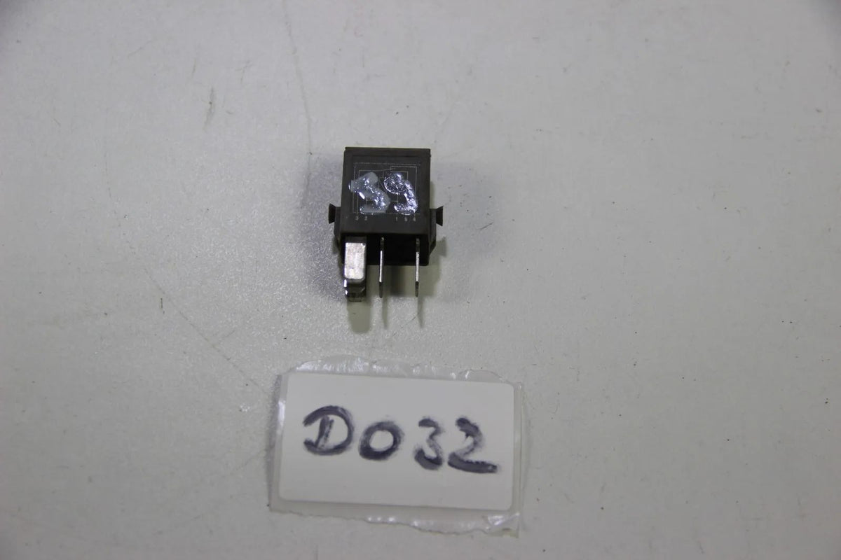 Original BMW E36 E90 E34 E32 E38 Minirelais Relay  Wechsler grau 61361393415