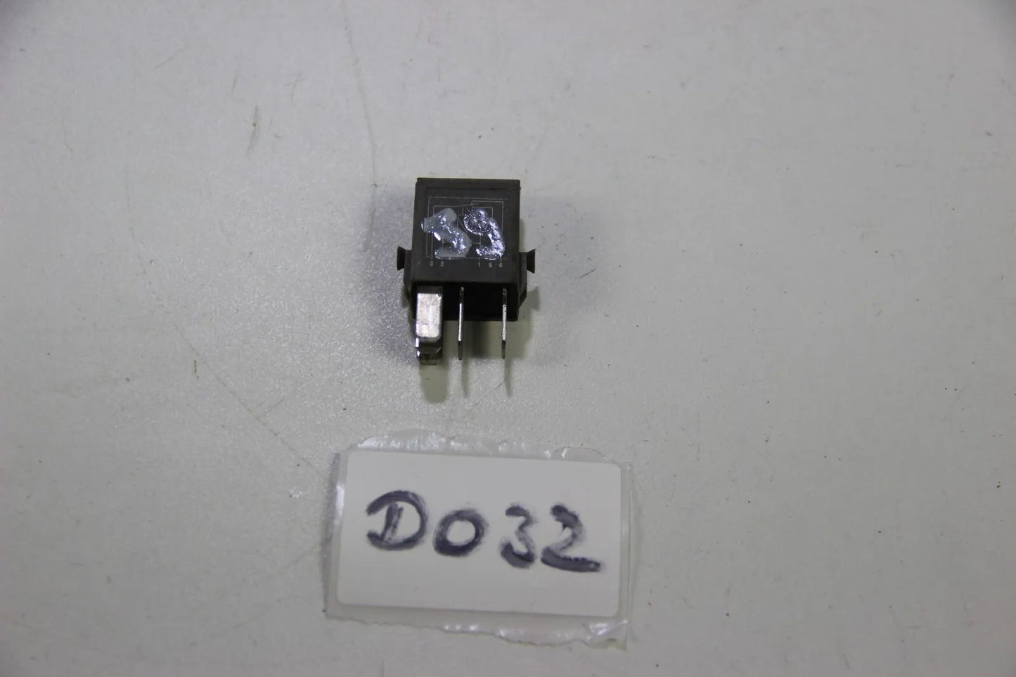 Original BMW E36 E90 E34 E32 E38 Minirelais Relay  Wechsler grau 61361393415