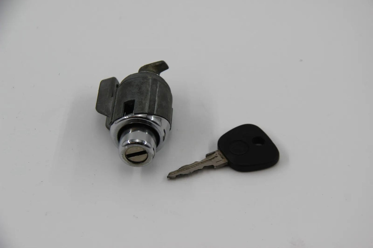 Original BMW E23 7er  Heckklappenschloss + Schlüssel  512418706071