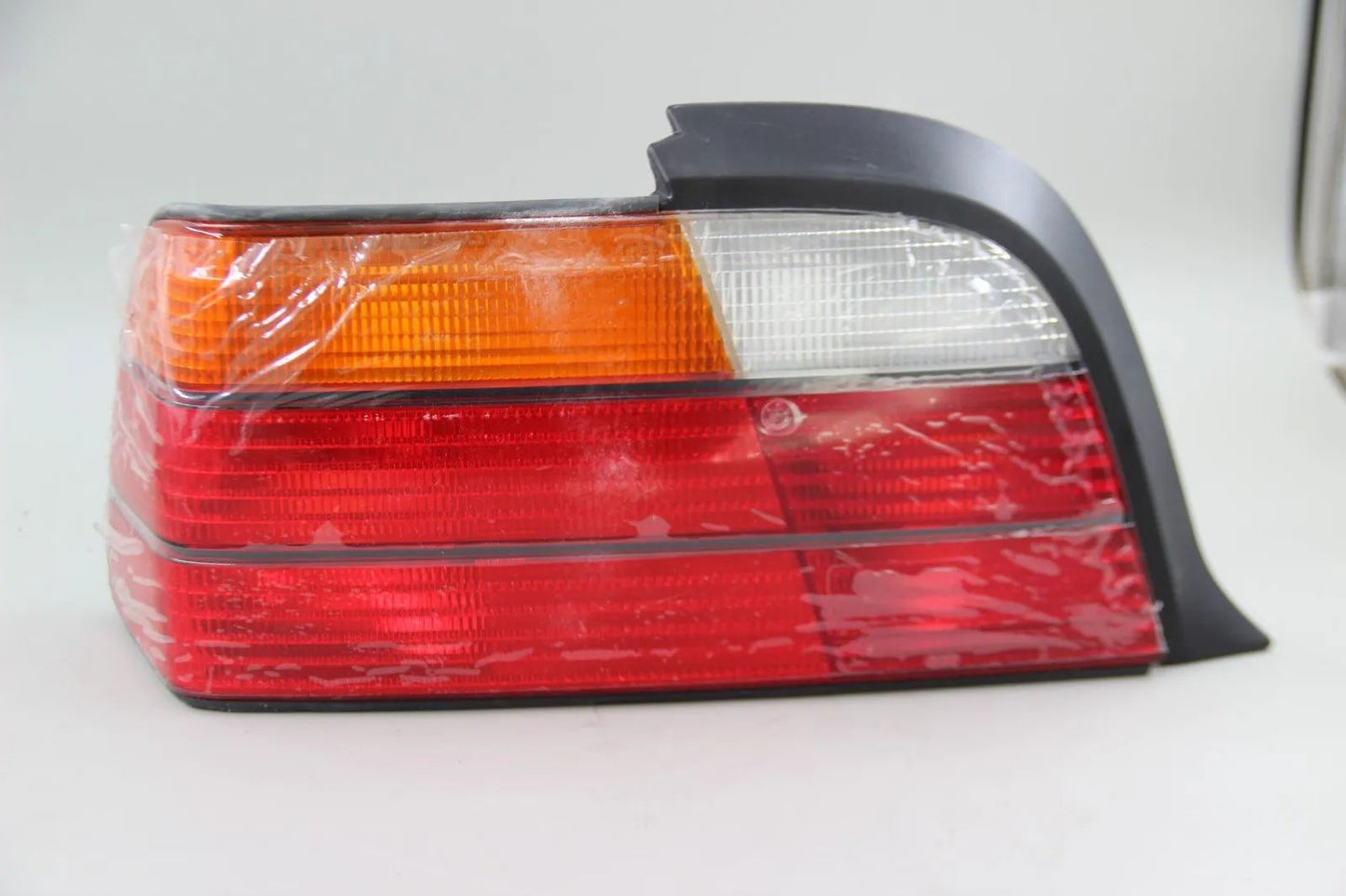 Original BMW E36 316i-323i Heckleuchte mit Nebelschlusslicht links 63211387657