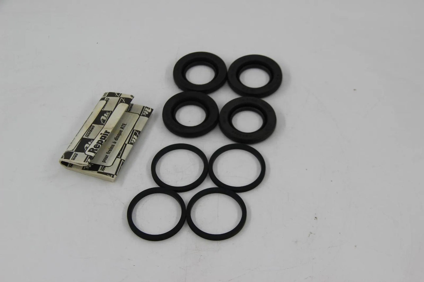 Original BMW 1600 - 2002tii M10 Dichtungssatz Bremssattel NOS 34111103289