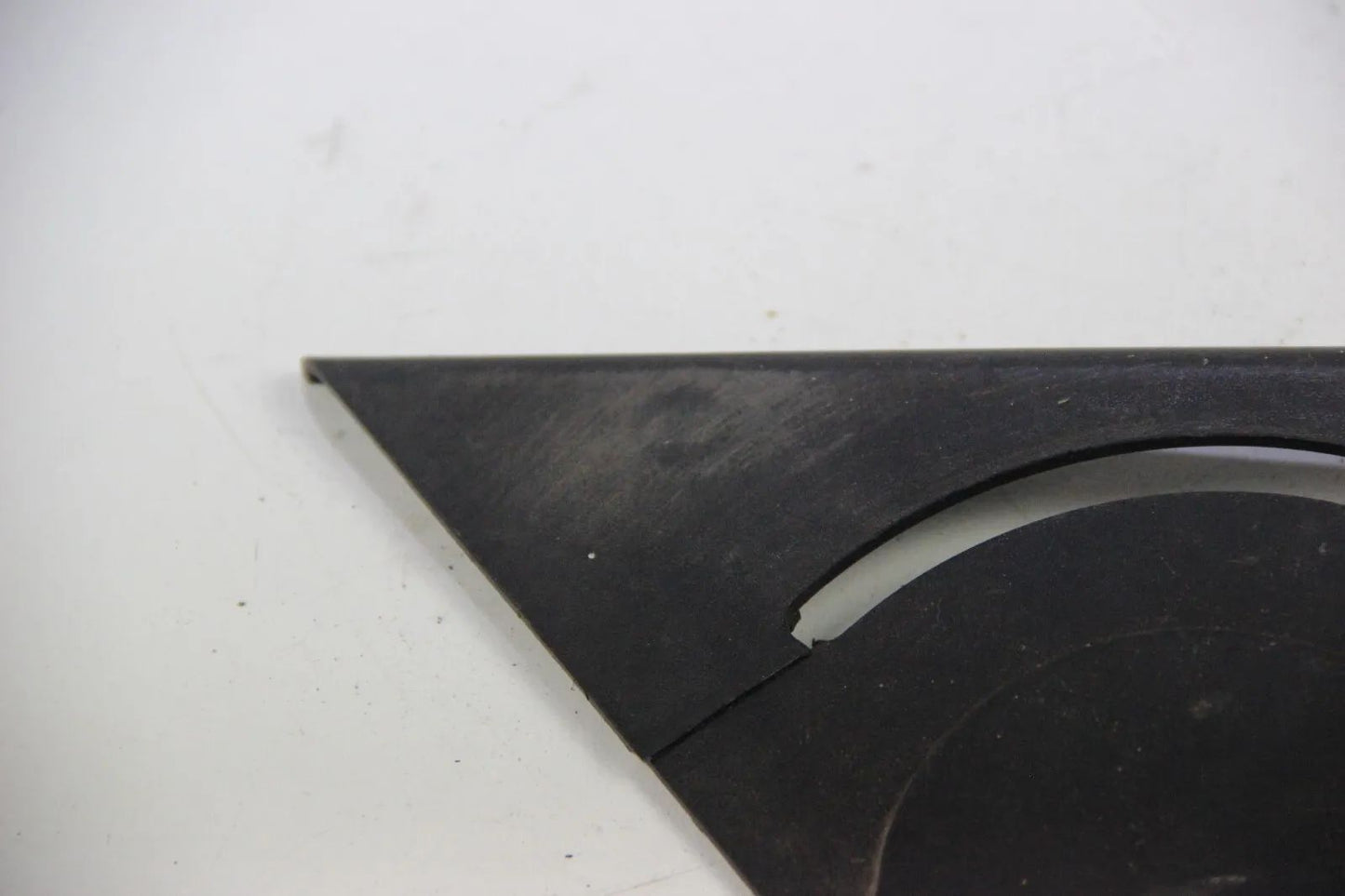 Original BMW E30 318i 320i 325i M3  Gurtdurchführung Links Cabrio 1935605