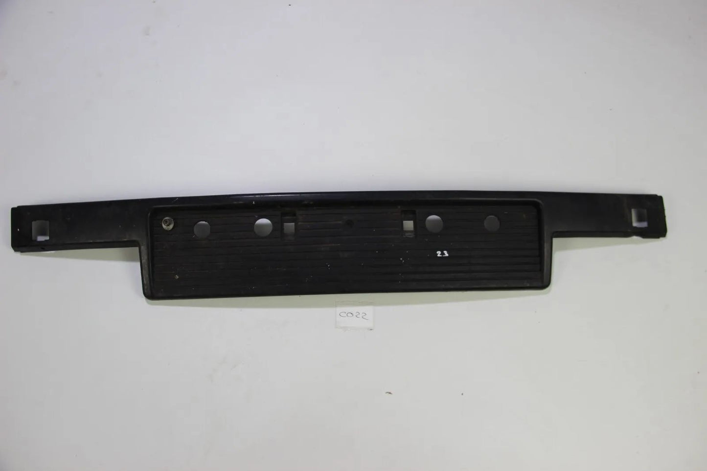 Original BMW E30 VFL Kennzeichen Leiste Halter vorne 51111888266 316i-325i 325e