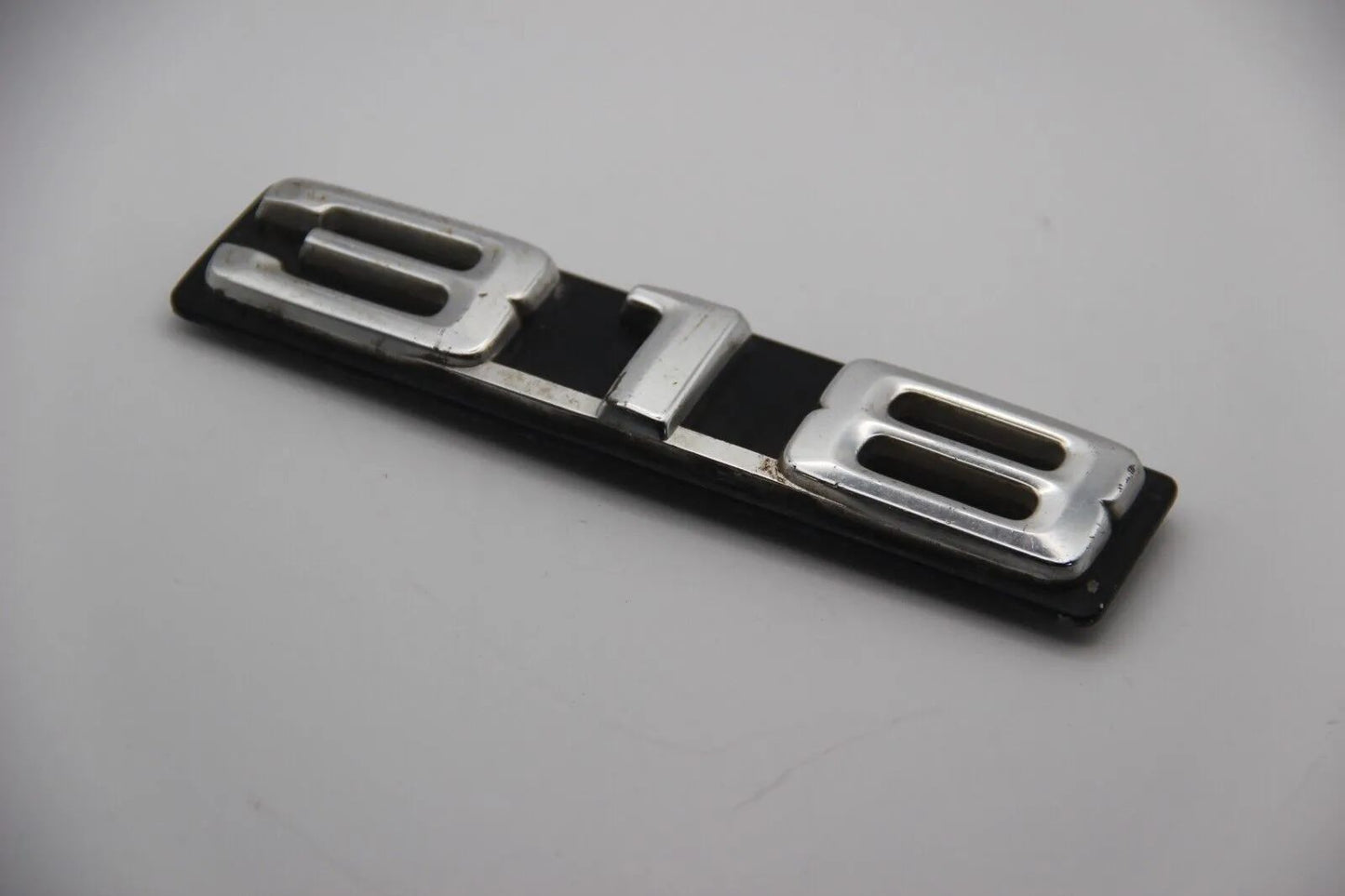 Original BMW E21 318  Modellbezeichnung Emblem Badge Schriftzug Typenschild