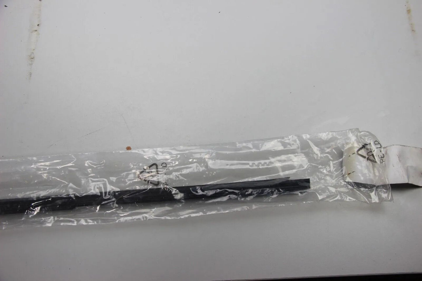 NEU ORIGINAL BMW 51221944347 5er M5 E34 Fensterschachtabdichtun außen links