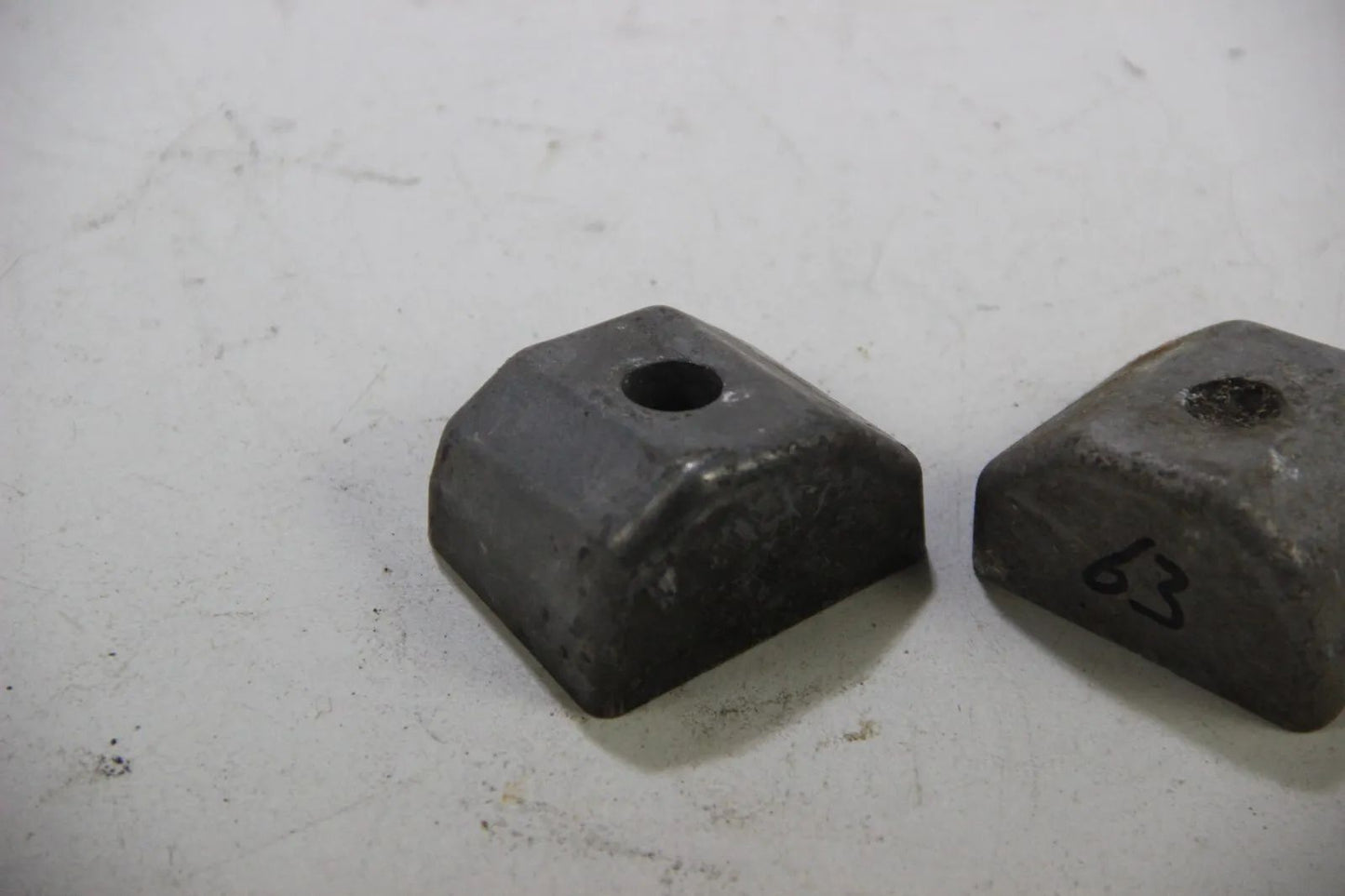 BMW E3 2500-3.0Si Stoßstangenhorn gegenstück Horn vorne links rechts NOS