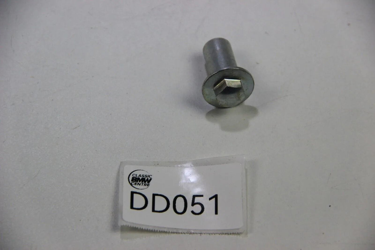 NEU BMW Original E30 E28 E34 Mutter M8 112121284244 3er 5er