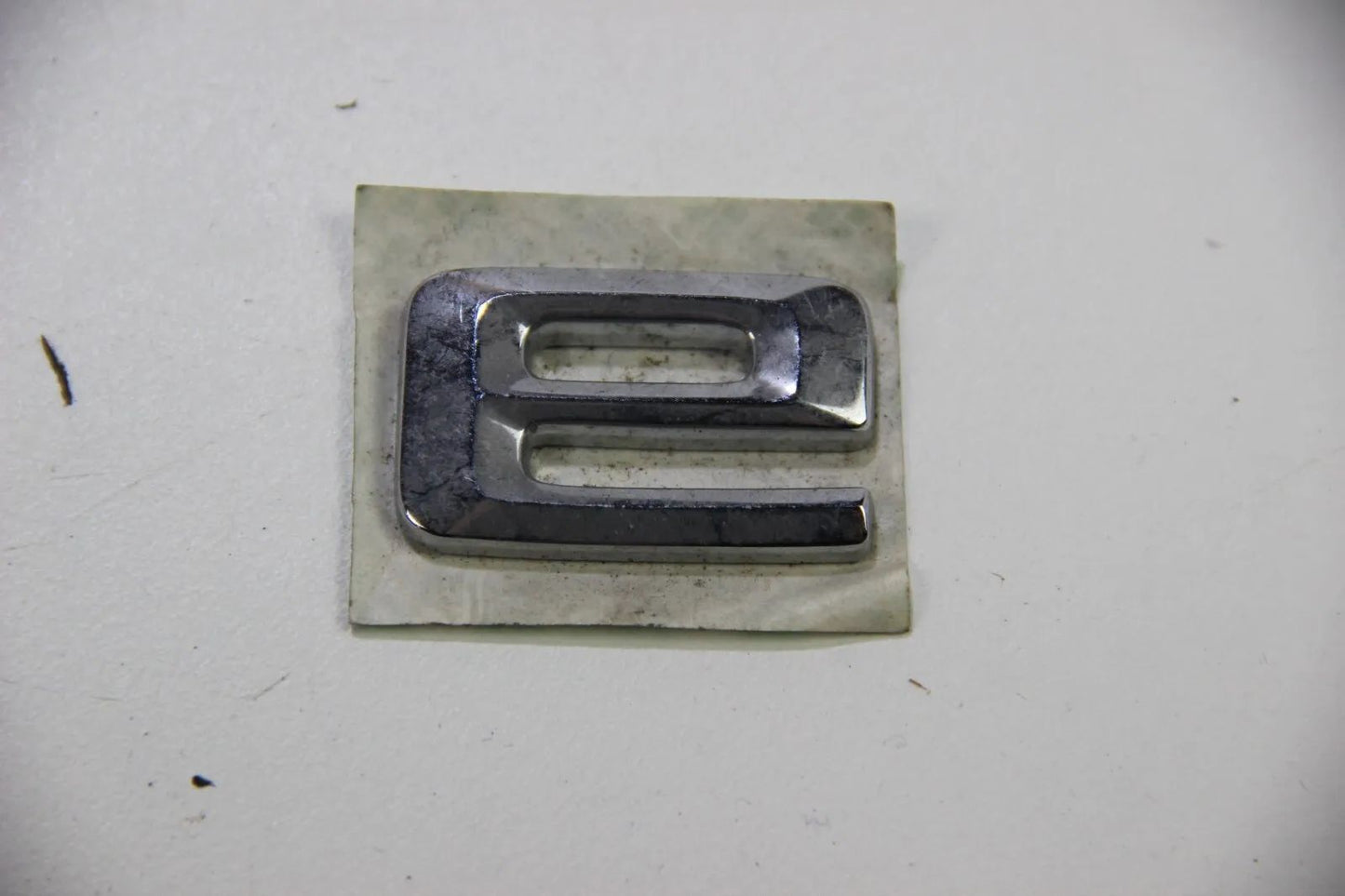 NEU BMW Original E30 E28 Emblem "e" 1916138 Modellbezeichnung Schriftzug ETA