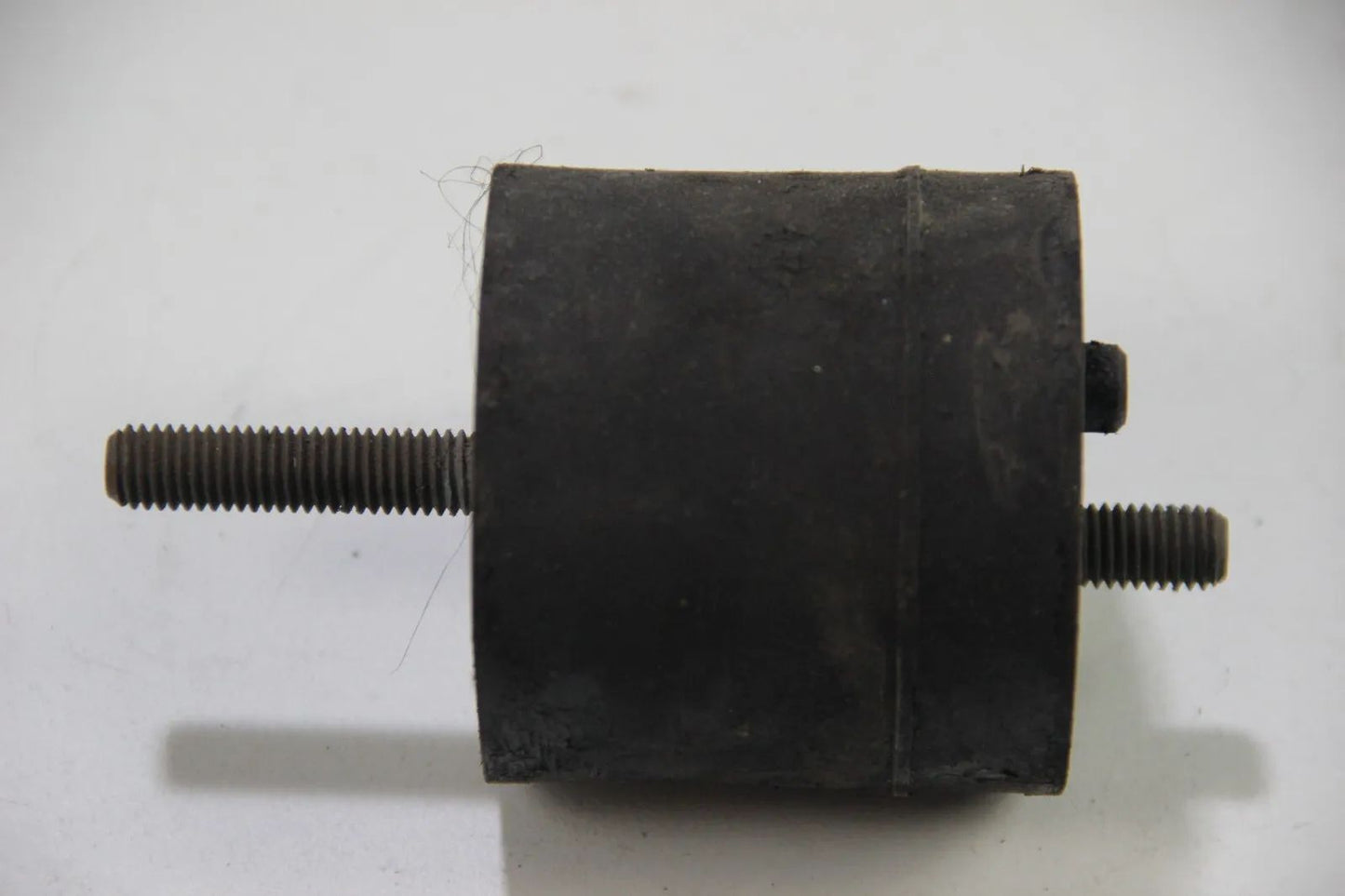 Original BMW E28 520i 525e 528e M20 Gummilager 1130428