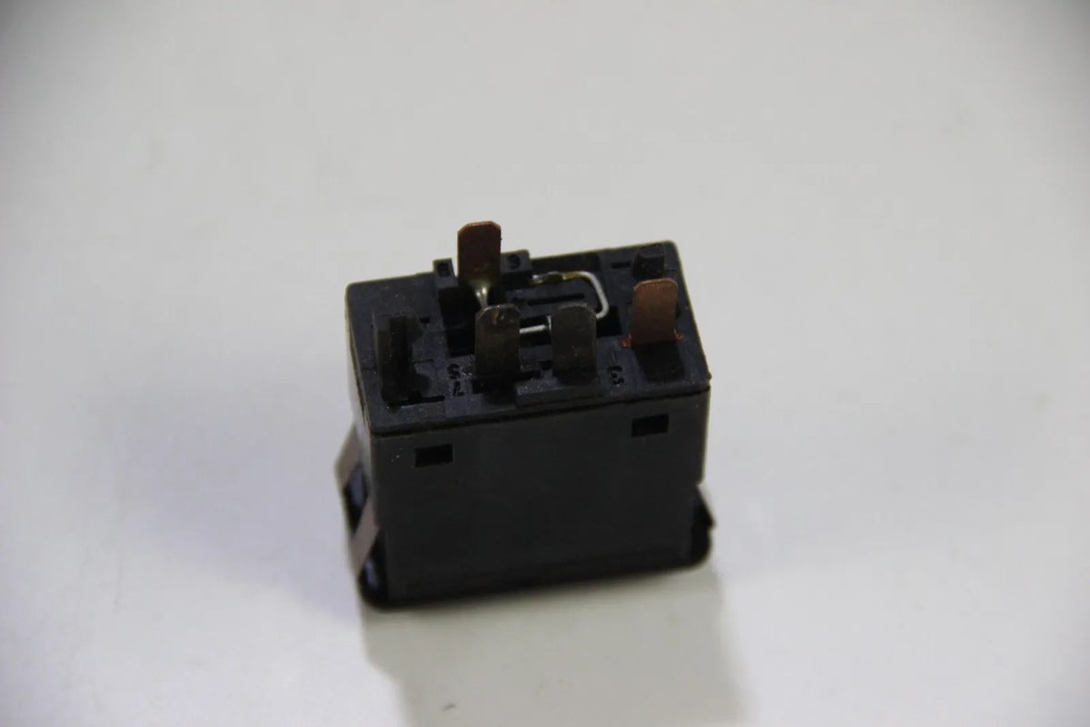 BMW E30 E24 E28 E23 Elektrischer Schalter Heizbare Heckscheibe 61311381174