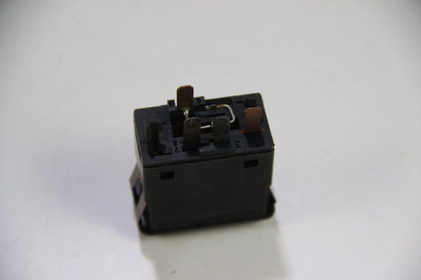 BMW E30 E24 E28 E23 Elektrischer Schalter Heizbare Heckscheibe 61311381174