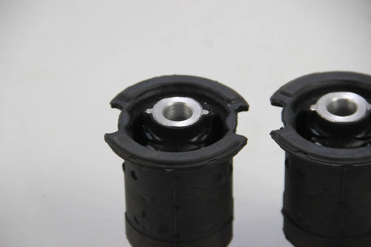 Original BMW E30 316i-325i M3 Gummilager Tonnenlager Links Rechts  33311130537