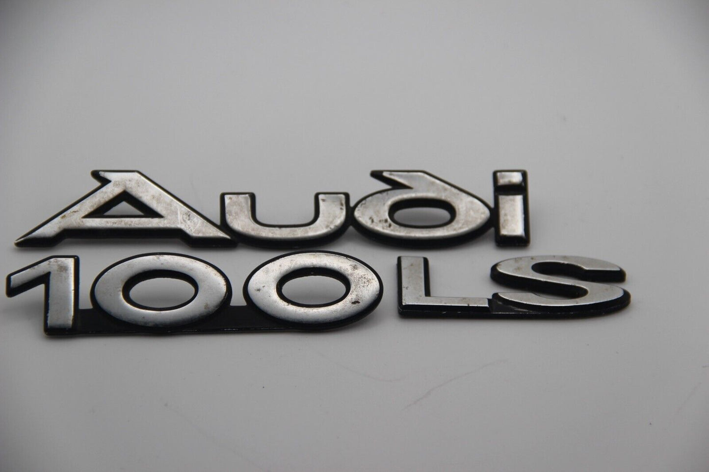 Original Audi 100 LS Modellbezeichnung Emblem Badge Schriftzug