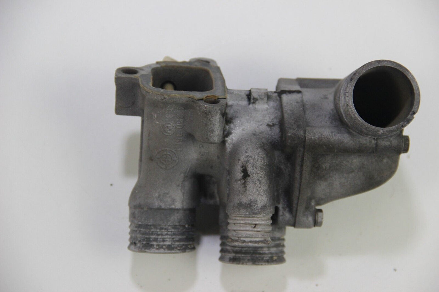 Original BMW E3 E9 E24 E23 E32 E34 E28 Thermostatgehäuse 1250351 1250355