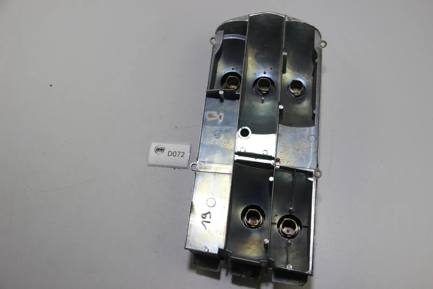 BMW E3 Reflektor Lampenträger Heckleuchte Rücklicht Gehäuse paar 63211355108 /07