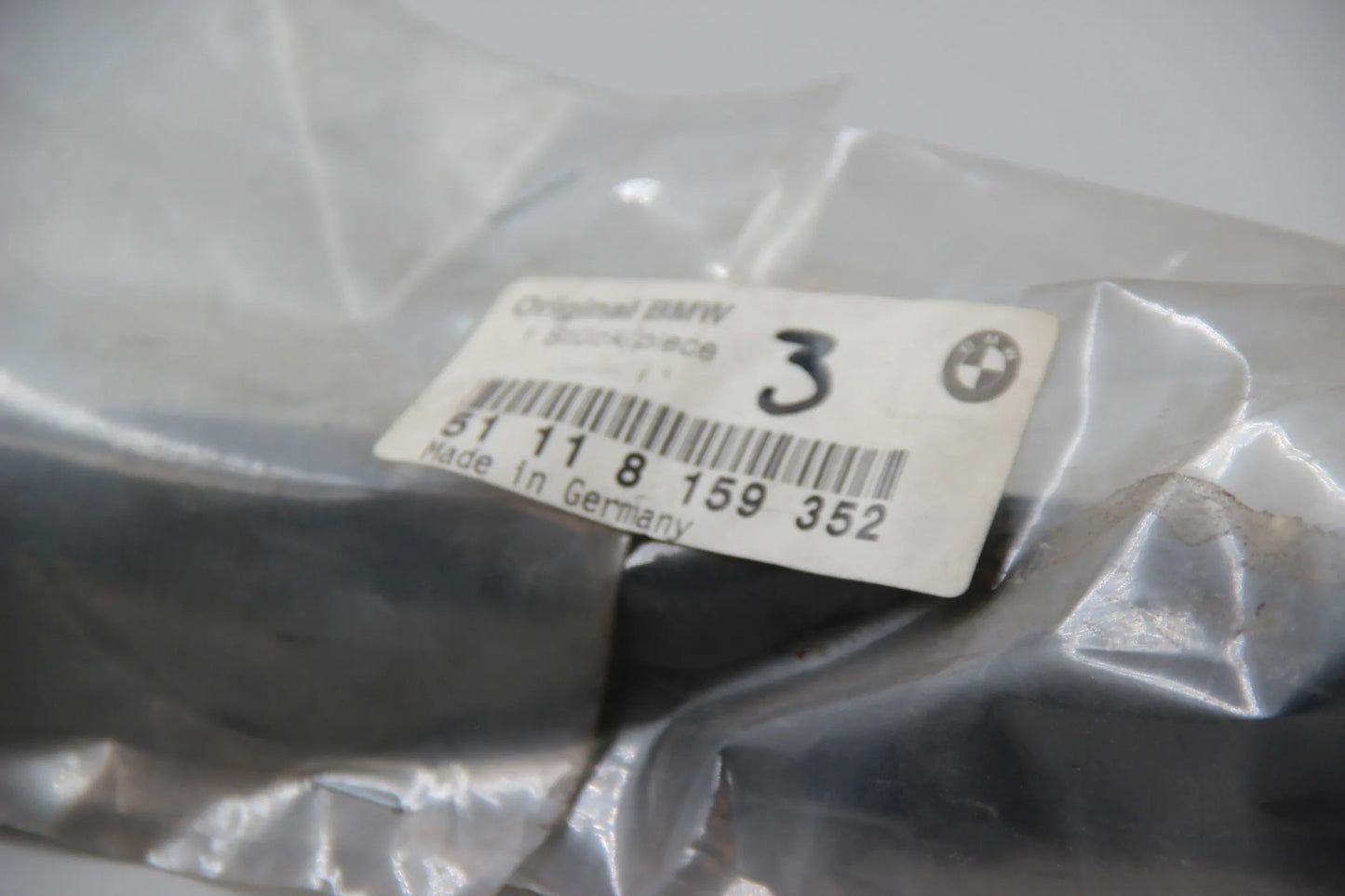 Original BMW E39 520i-540i Limousine Stossleiste vorne rechts 51118159352