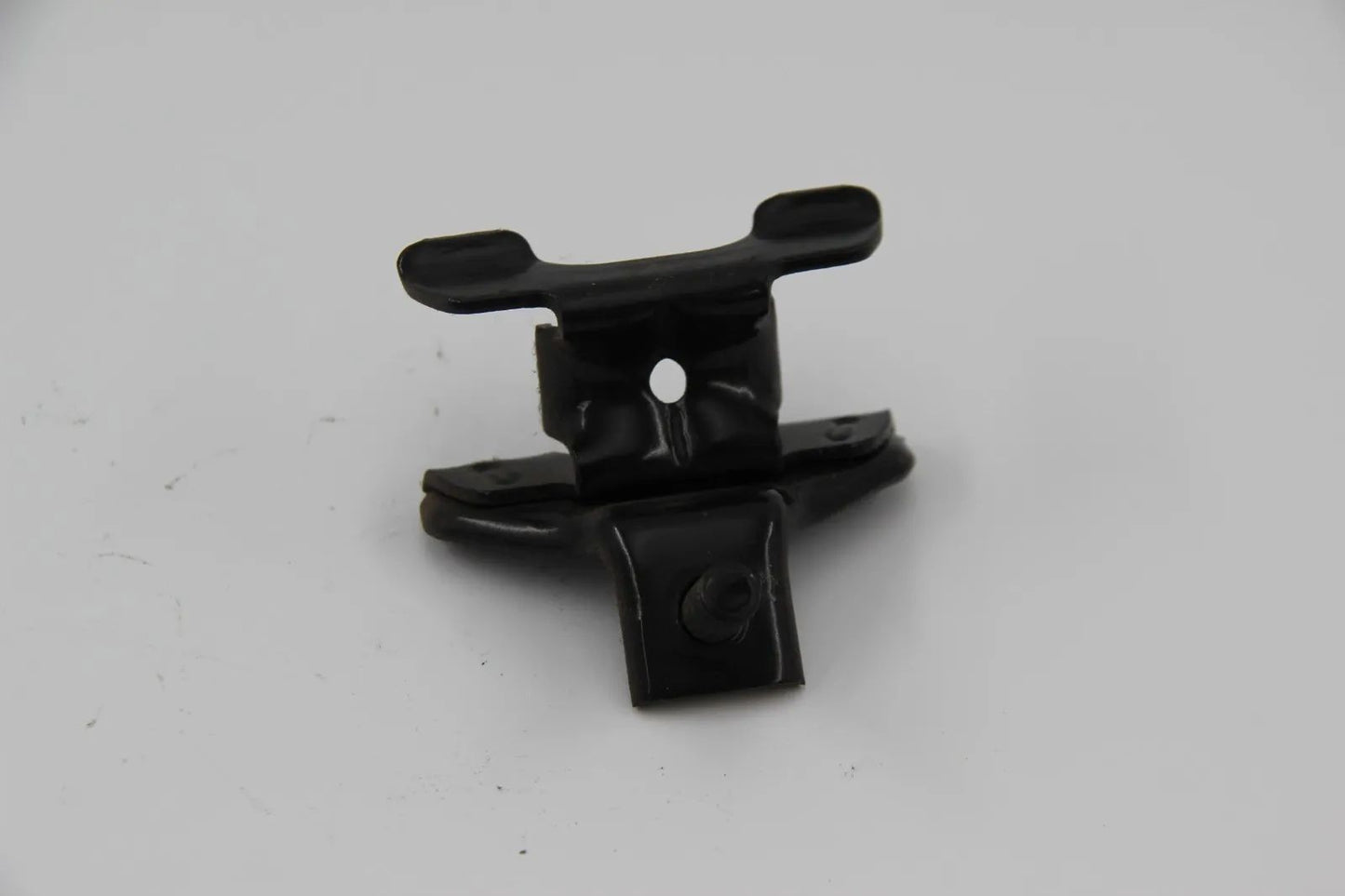 Original BMW E30 320i 325e M20 Halter Nachschalldämpfer NOS 18211176162