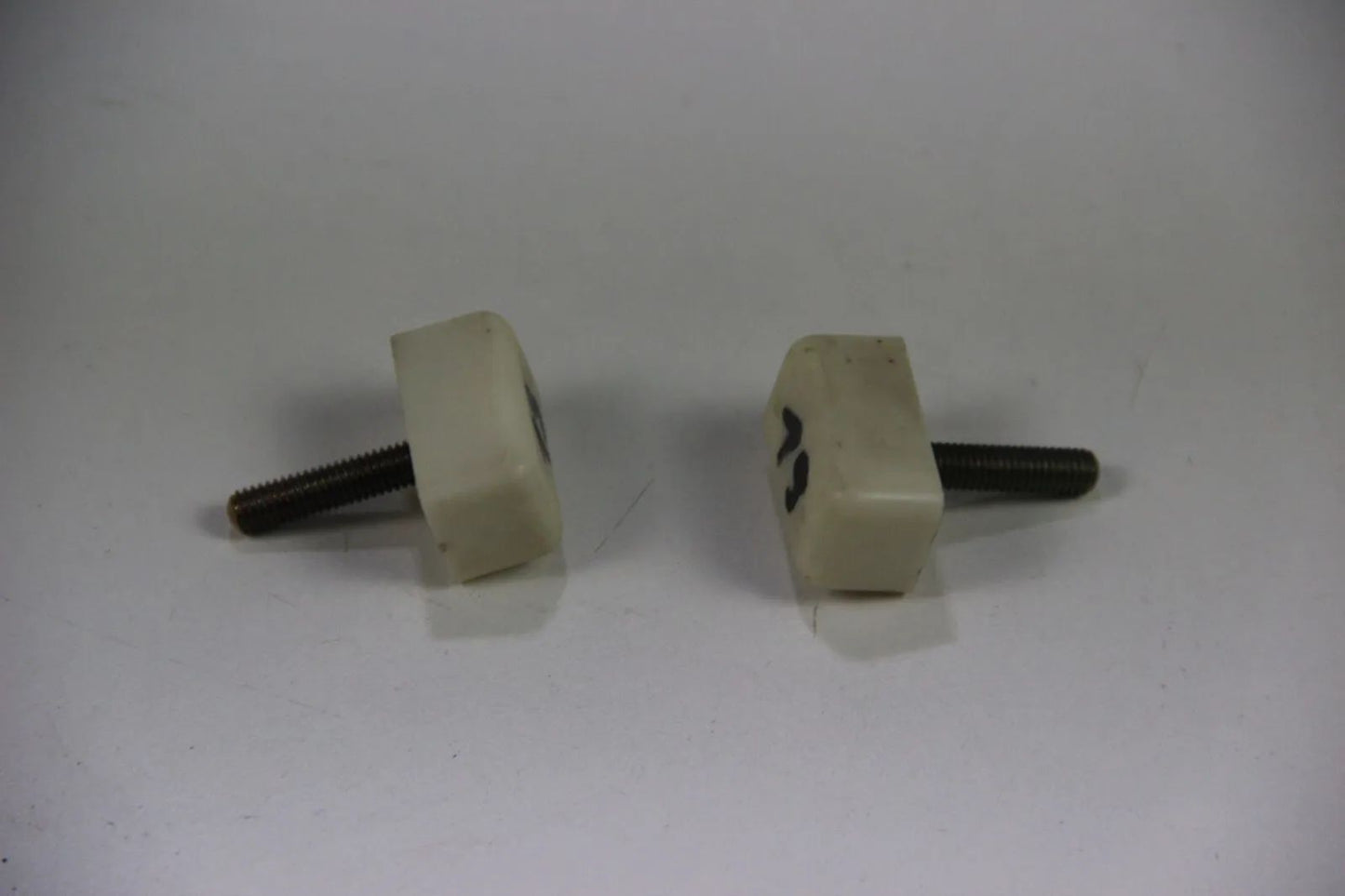 Original BMW E10 1502 1602 1802 2002 Kofferraum Stopper links rechts paar