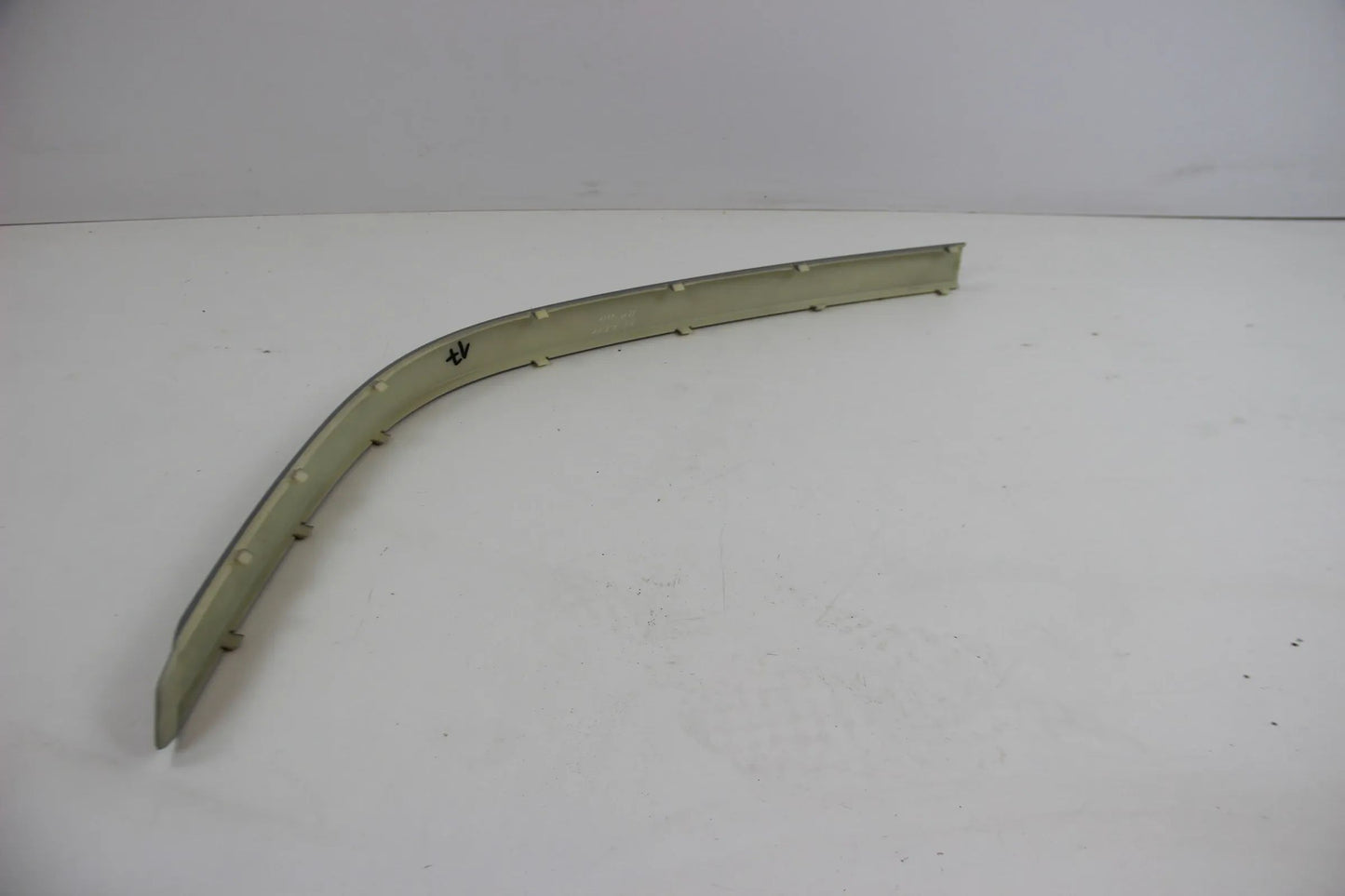 Original BMW E39 520d-540iP Stossleiste grundiert vorne rechts 51117005958