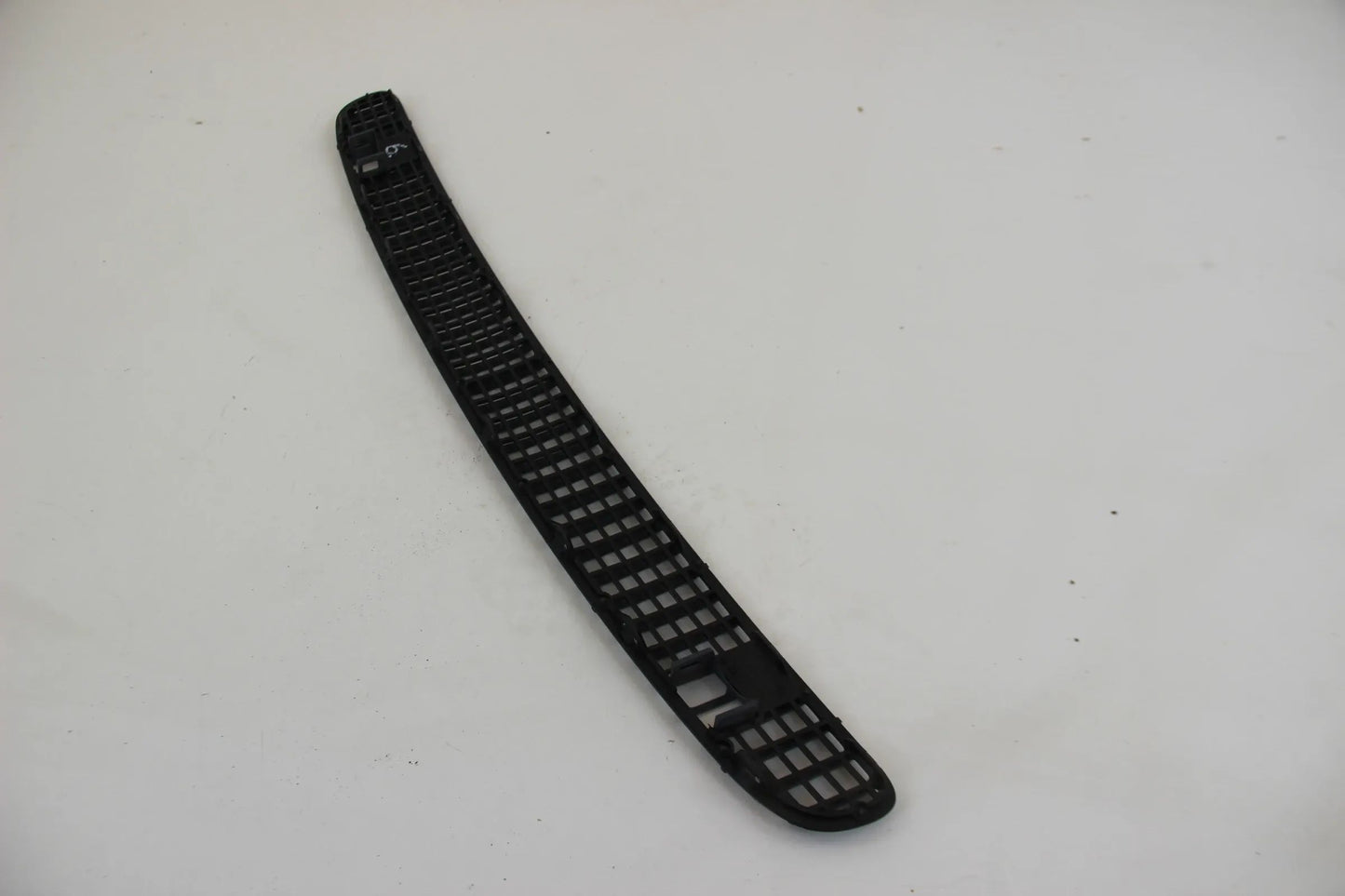 Orig BMW E46 316i-330xi Zierblende Äussere Blende Ziergitter grundiert 51138230237