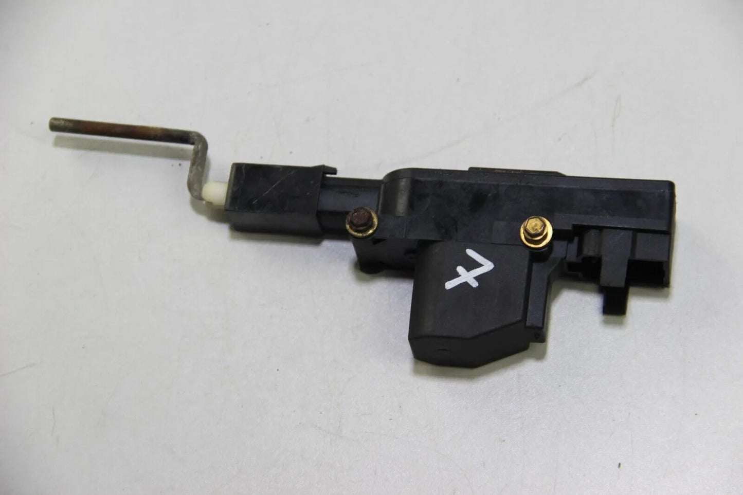 Original BMW E32 E34 Stellantrieb ZV Kraftstoffklappe 51261378397