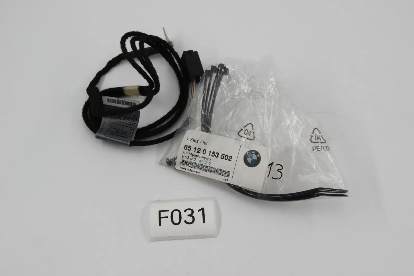 Original BMW E39 E60 E61 E63 E64 Nachrüstsatz Auxiliary Anschluss 65120153502