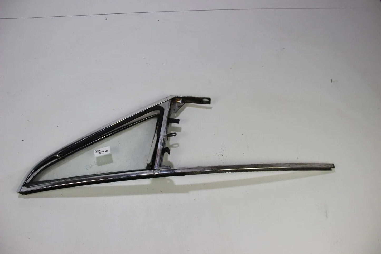 Original BMW E10 1502-2002  Dreiecksscheibe vorne rechts Klar Scheibenrahmen