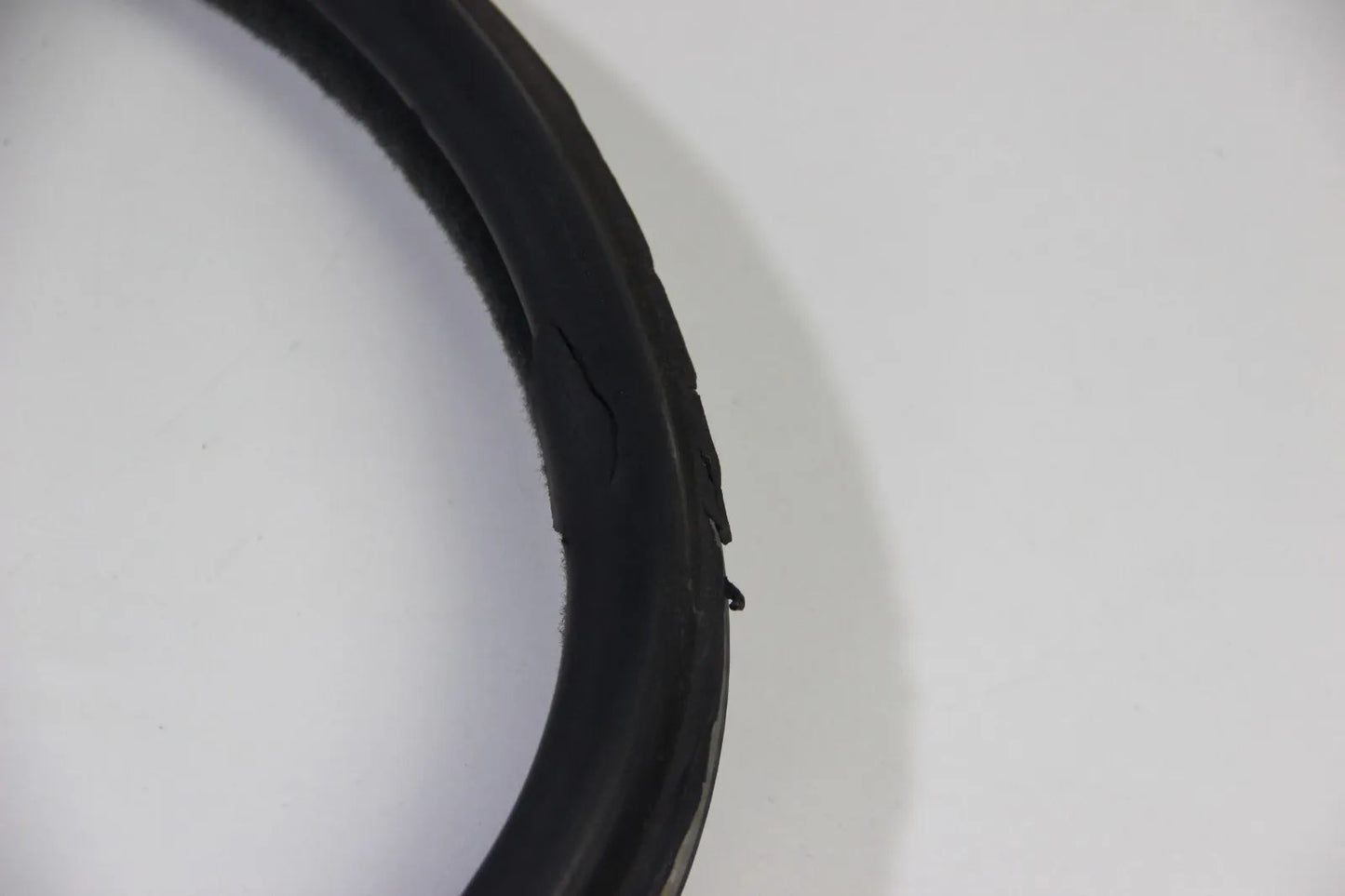 BMW E30 4-Türer Limo Touring 316i-325i Türdichtung hinten rechts Kantenschutz