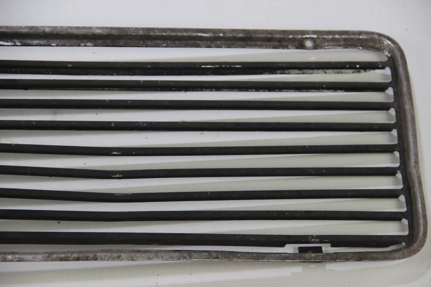 BMW E10 1502 1602 1802 2002  Ziergitter vorne Chrom Schwarz Rechts Zierleiste