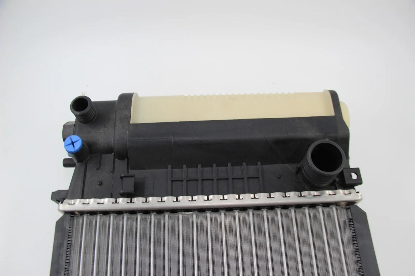 Original BMW E34 520i M50 Kühlmittelkühler A=520MM NOS 17111723941