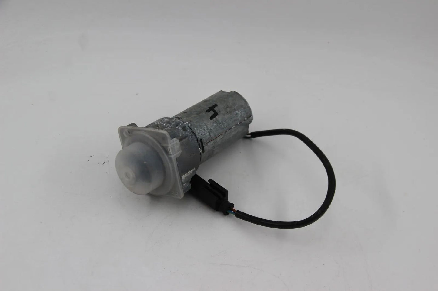 BMW E39 520i-540i M5 E38 728i-750iLS Zusatzwasserpump Wasserventil 64118375237