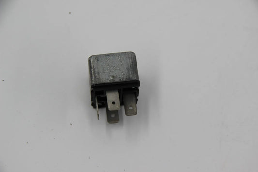 Porsche Mercedes BMW  Bosch Relais Kraftstoffpumpe Benzinpumpe 0332014406  Neu
