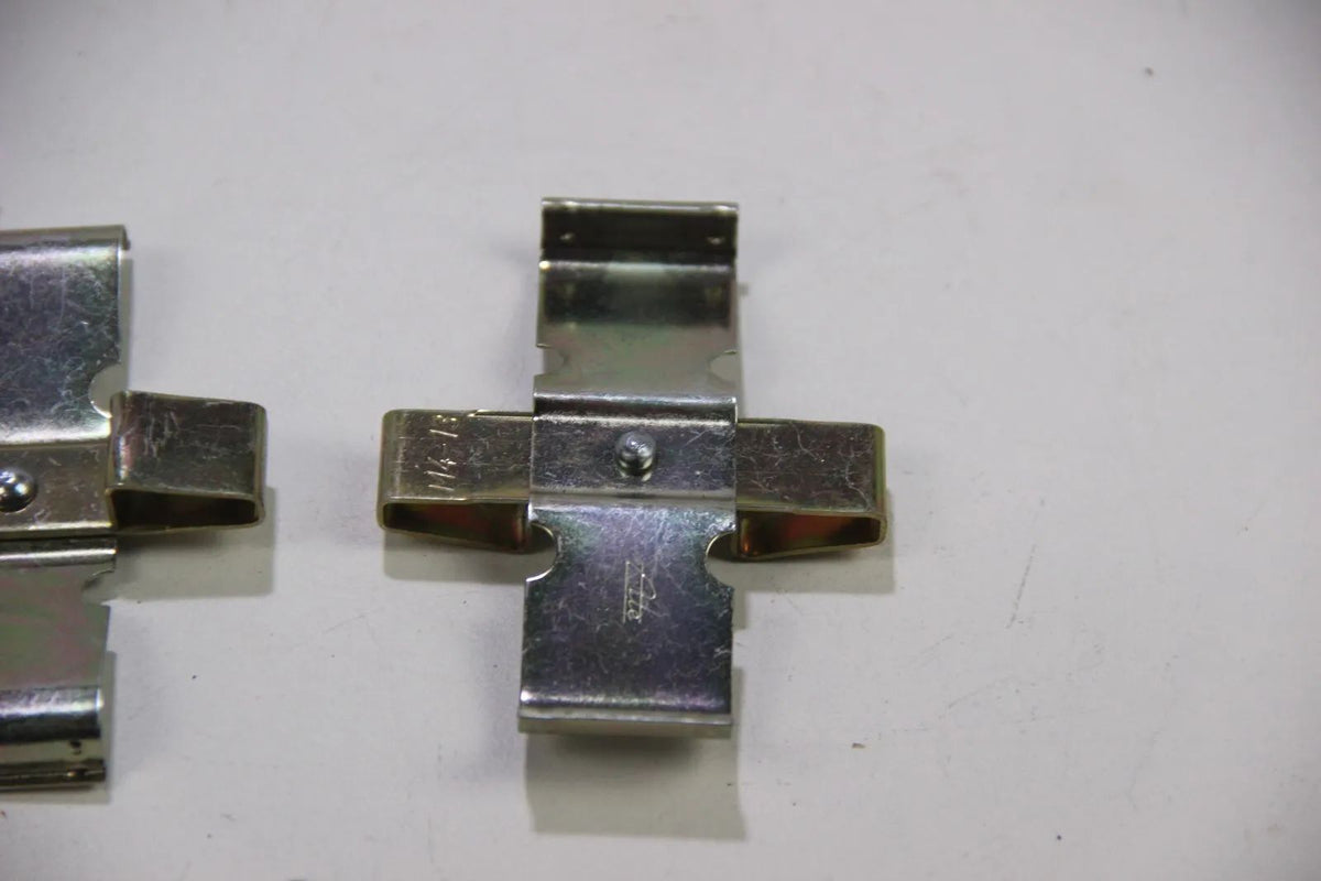 Original BMW E12 E24 E23 Zubehör Belagsatz 34211150554 Bremssattel Zubehör Clips