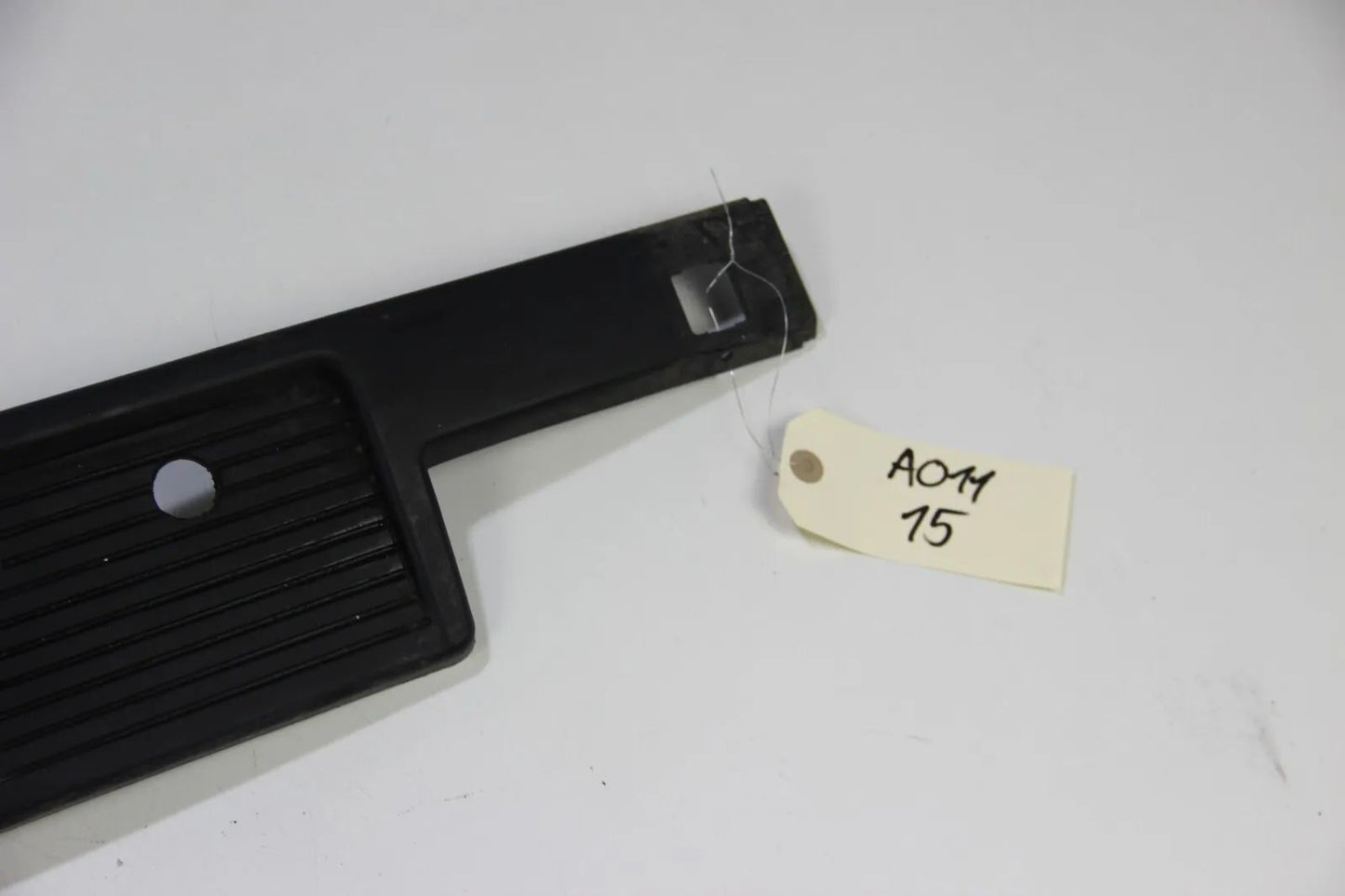 BMW E30 316i-325i VFL Blende Abdeckung Kennzeichenhalterung vorne  51111888266