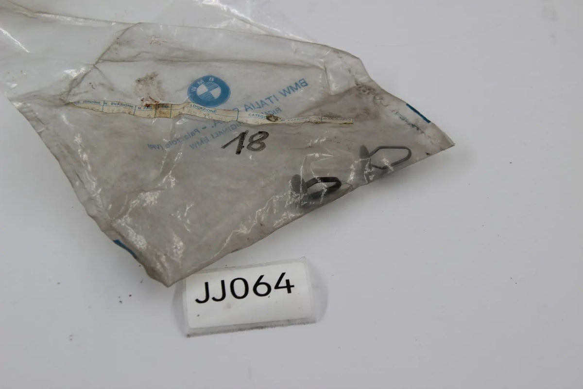 Original BMW E12 5er 518-535i M535i Limousine 2x Klammer NOS Clip 51461858756