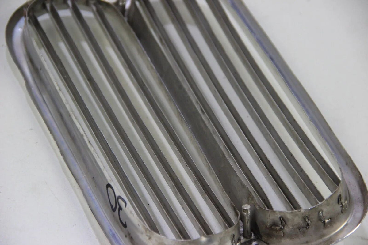 BMW E10 1502 1602 1802 2002 ti tii M10 Niere Chrom Ziergitter Mitte 51131801577