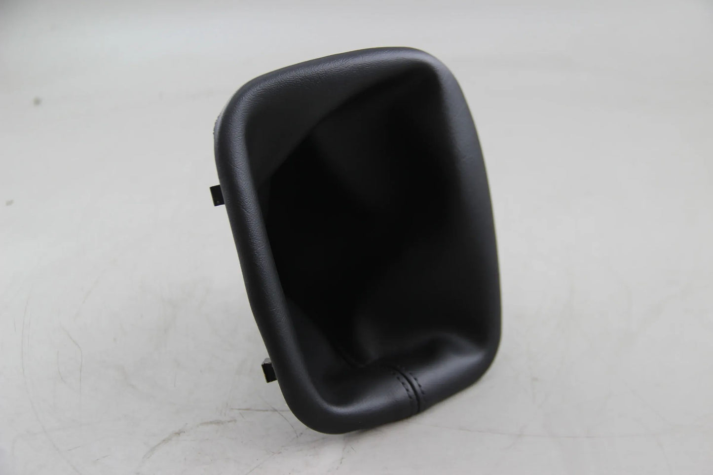 Original BMW E30 316 316i-325i Schalhebelabdeckung schwarz 25111220204