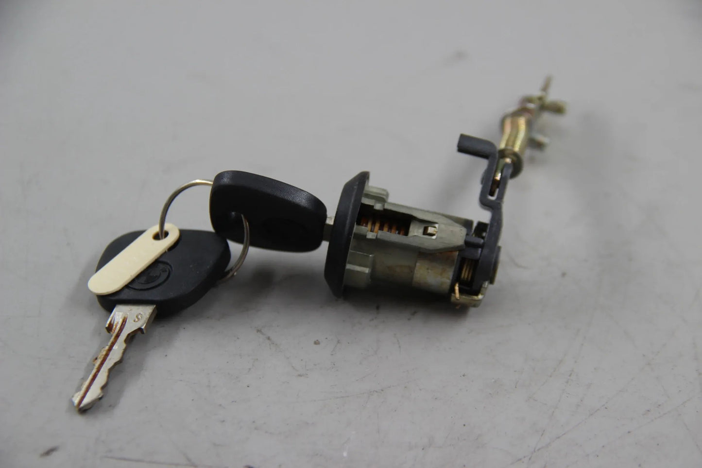 Original BMW E28 518i-535i M5 Verschluss mit Schlüssel links 51211900871