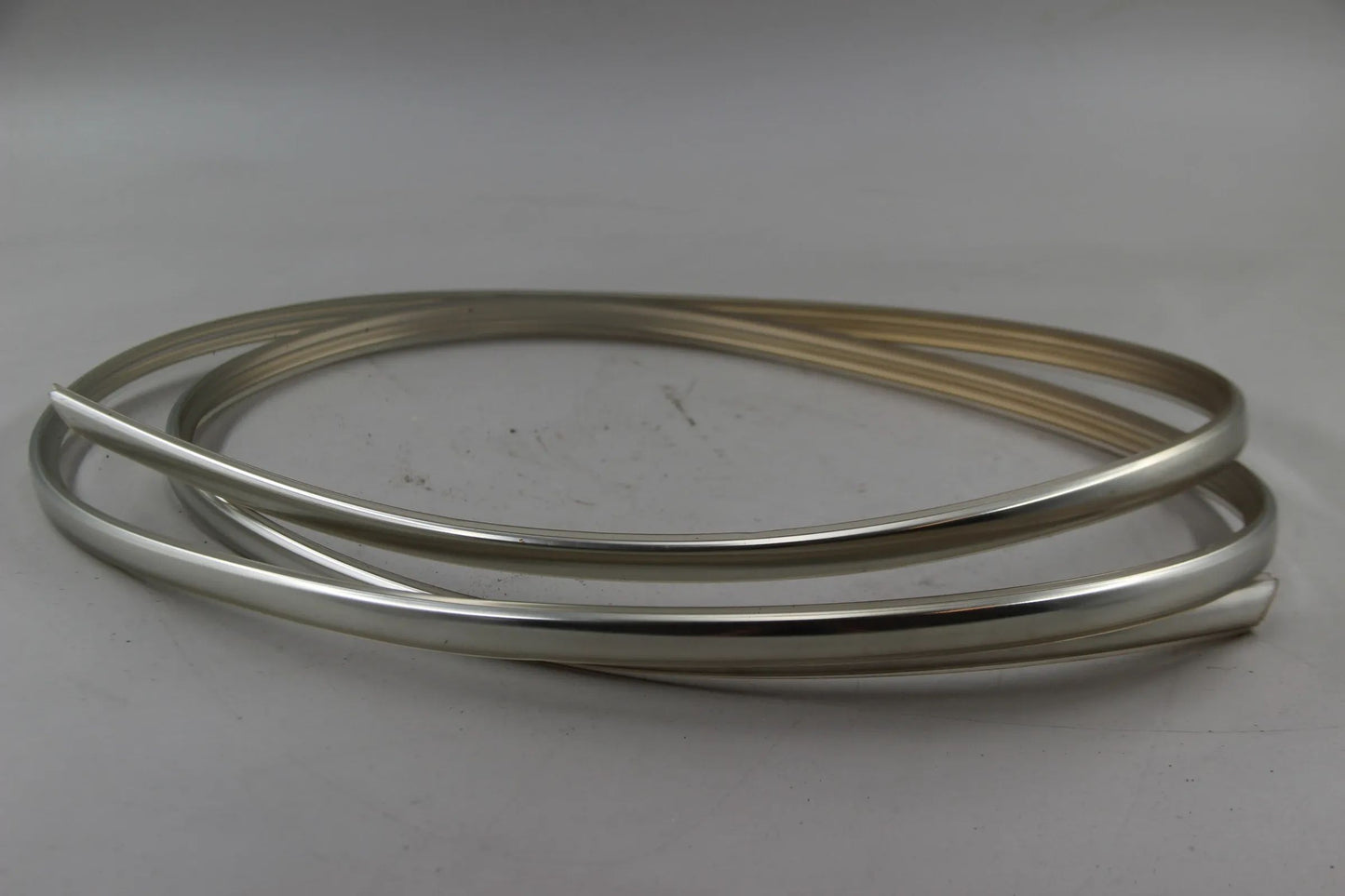 Orig. BMW E12 518i-535i E28 518i-535i M5 Limousine Zierleiste oben 51311820622
