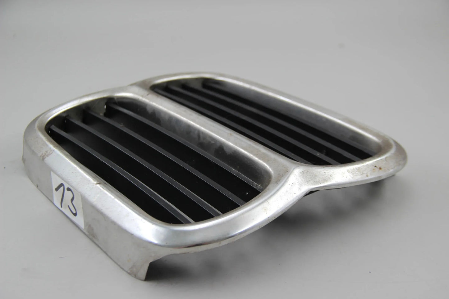 Orig. BMW E10 1502 1602 1802 2002 tii turbo Ziergitter Mitte Niere  51131826675