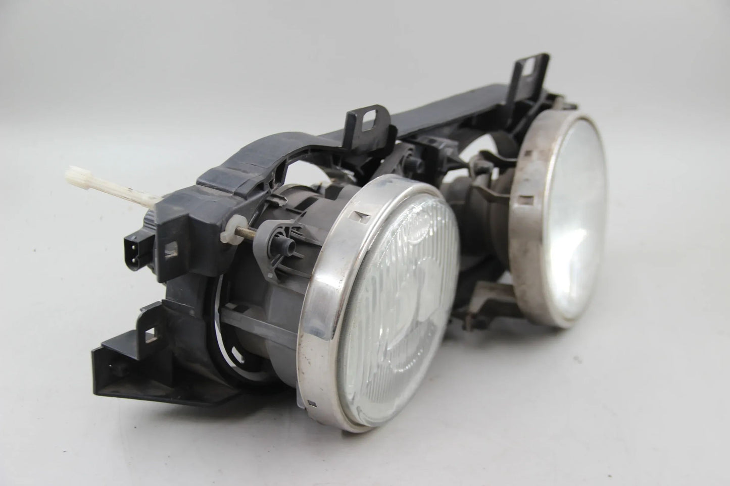 Original BMW E32 E34 Scheinwerfer vorne rechts Hella 13174000