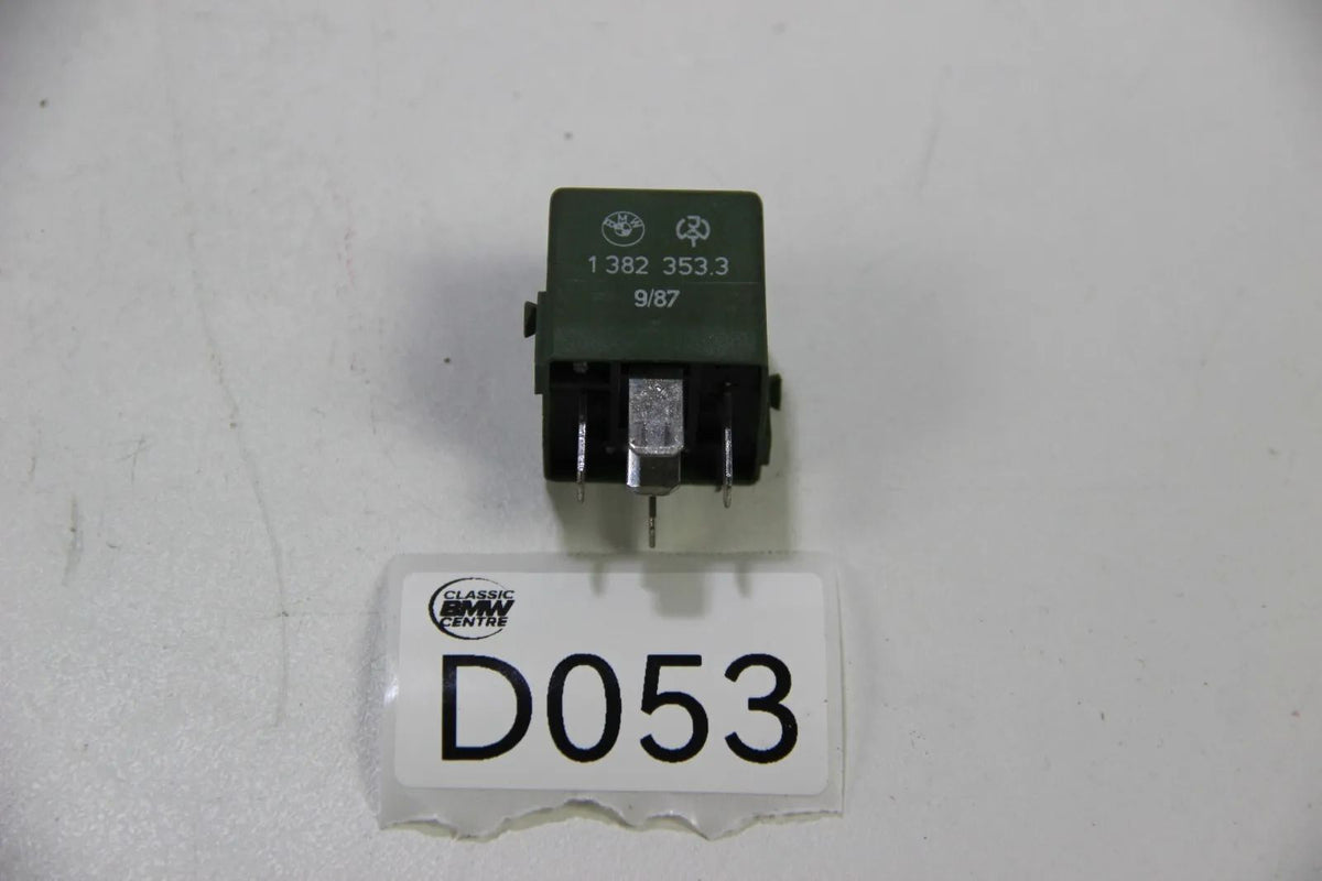 Original BMW E30 E34 E32 Relais Relay mit Verrastung Oldtimer  61311382353