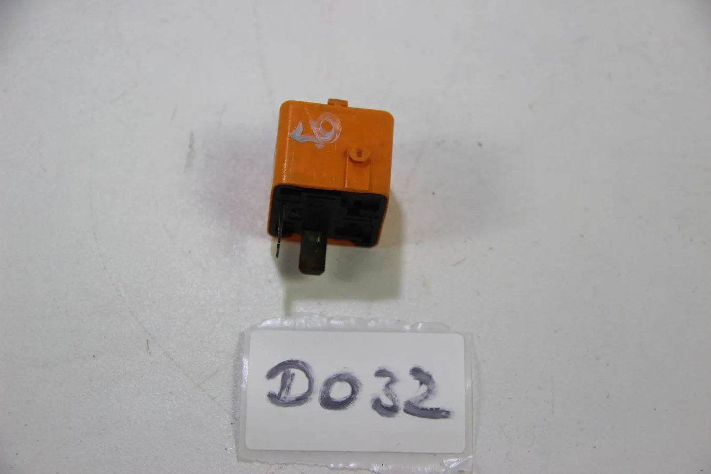 BMW E36 E46 E34 E32 E38 E31 Relais Relay gelb Verbindungsstecker  61311379817