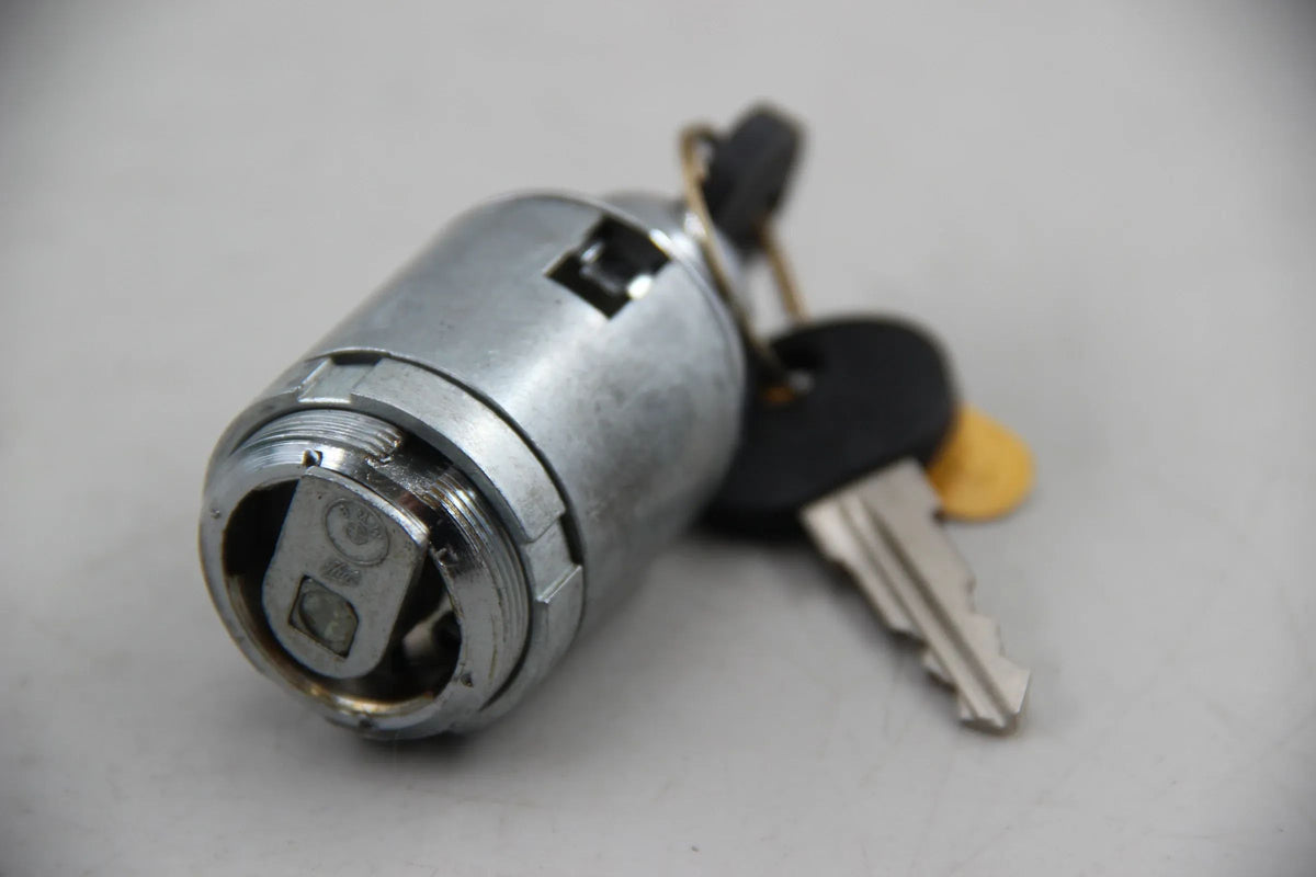 Original BMW E21 315-323i Heckklappenverschluss mit Schlüssel NOS 51241846159