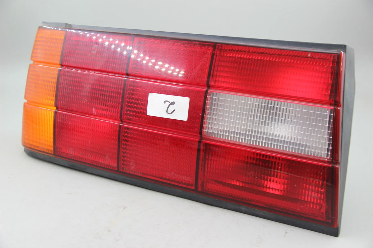 Original BMW E30 316i-325i Heckleuchte Rücklicht links NFL Neuwertig 63211381911